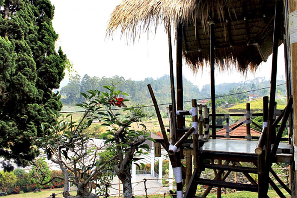 Villa Istana Bunga Lembang Exterior photo