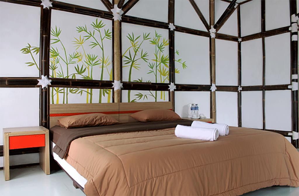 Villa Istana Bunga Lembang Exterior photo