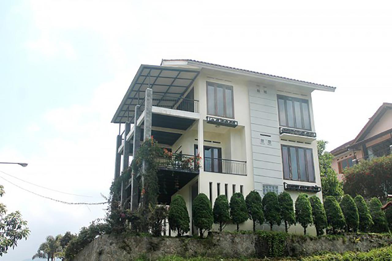 Villa Istana Bunga Lembang Exterior photo