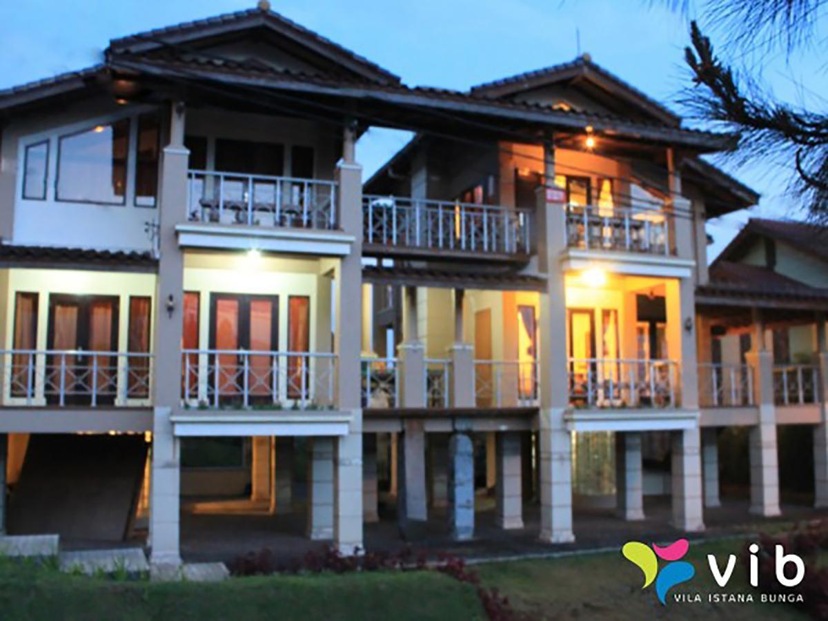 Villa Istana Bunga Lembang Exterior photo